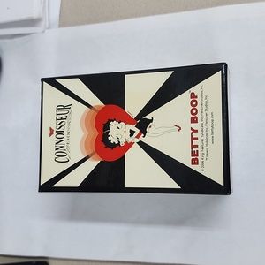 Betty Boop New York's  Statue of Liberty Trinket Box. New in box